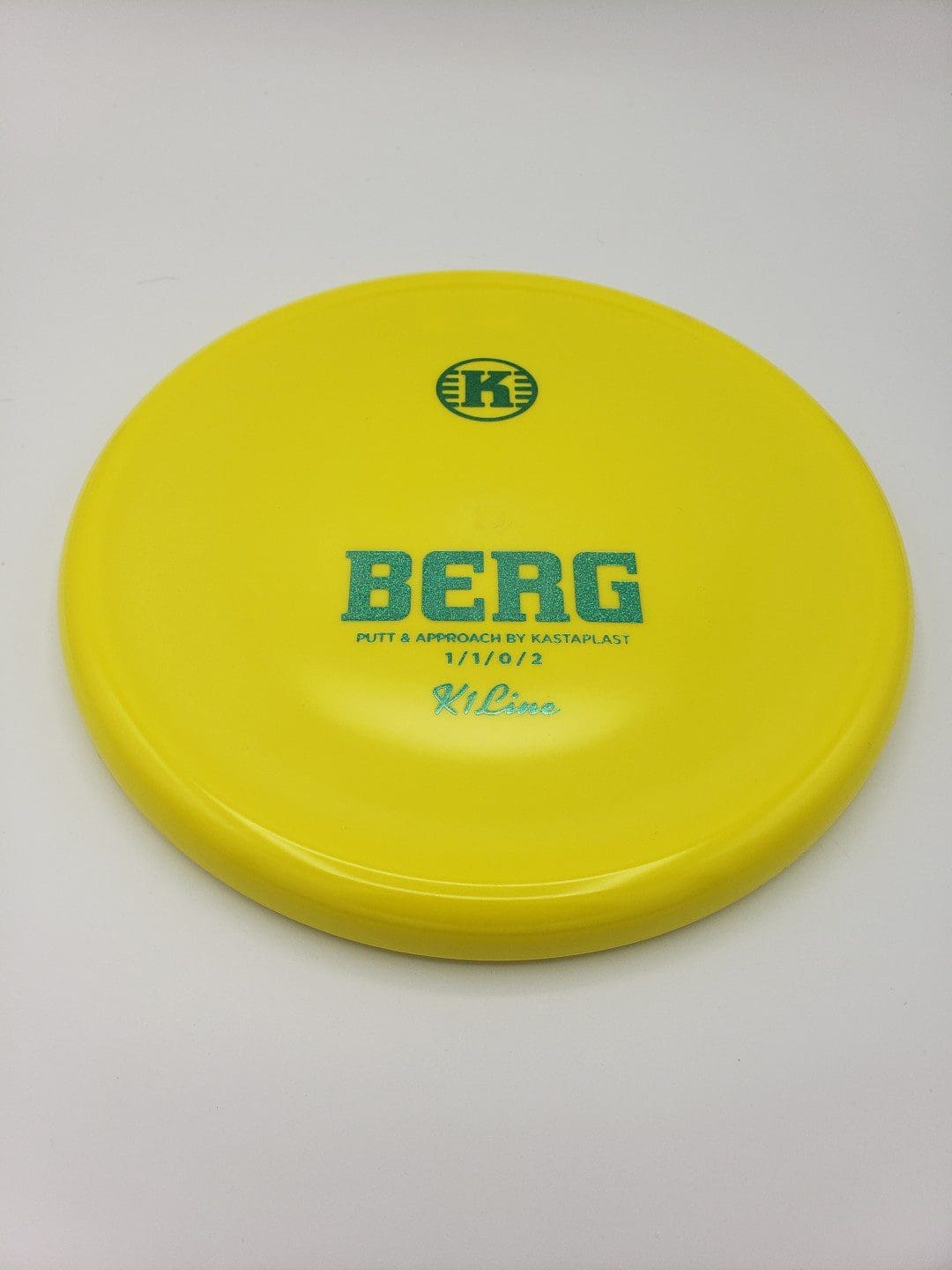 Kastaplast K1 Berg yellowgreen glitter disc golf disc front view