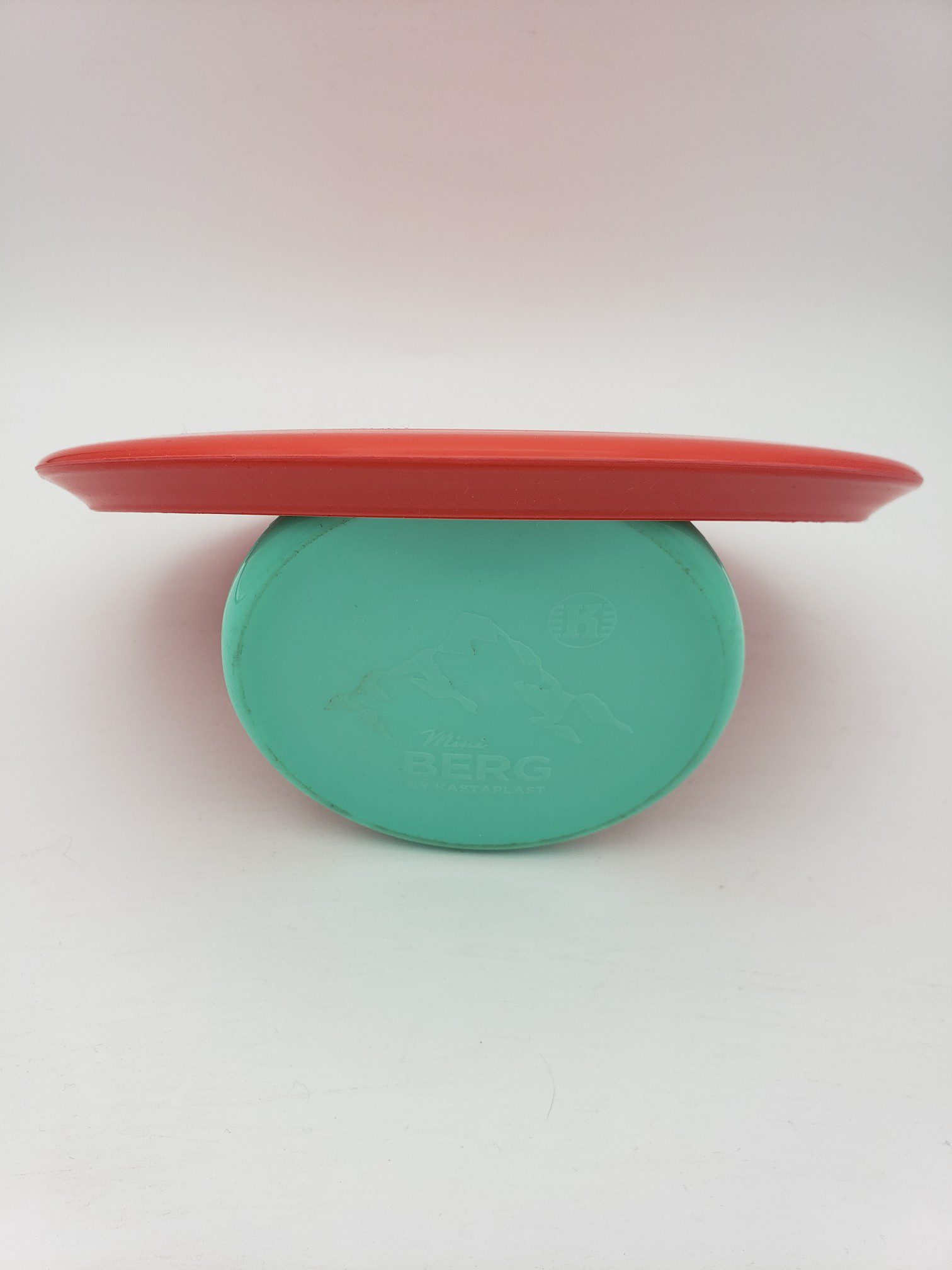 Kastaplast K3 Kaxe red disc golf disc back view