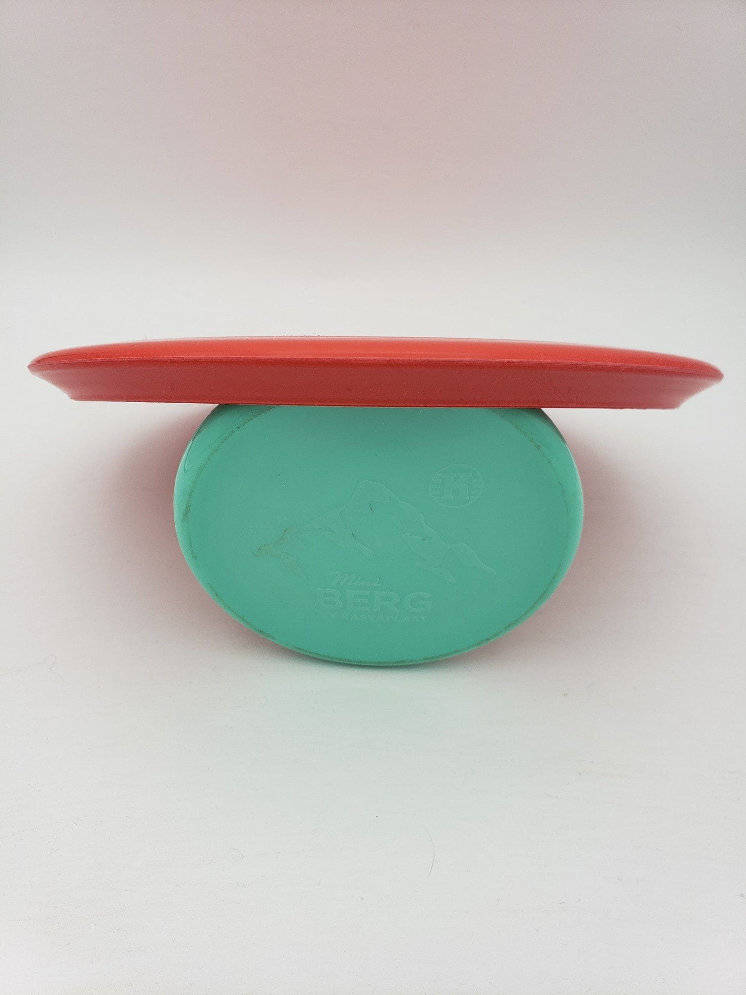 Kastaplast K3 Kaxe red disc golf disc back view