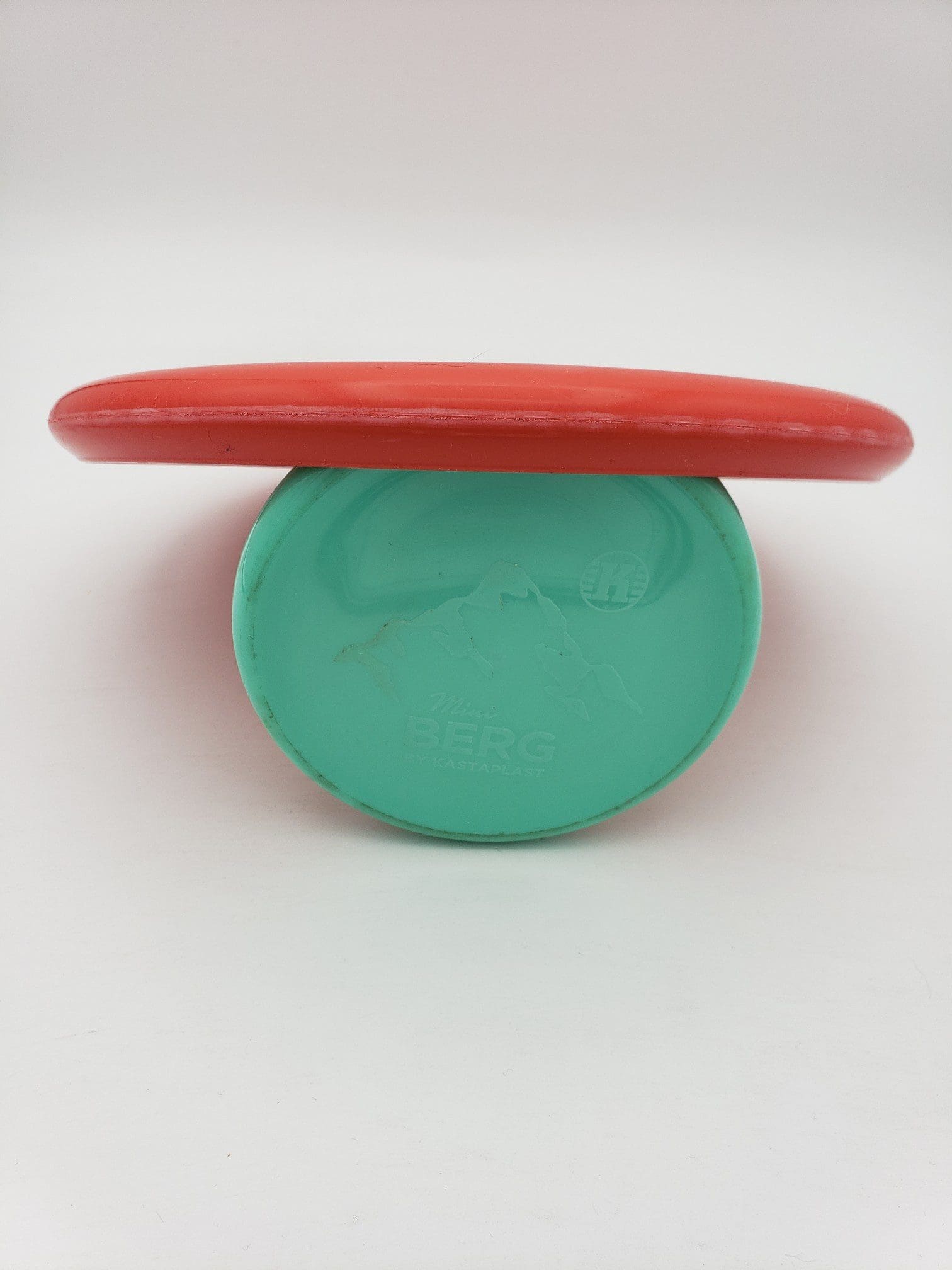 Kastaplast K3 Reko red disc golf disc back view