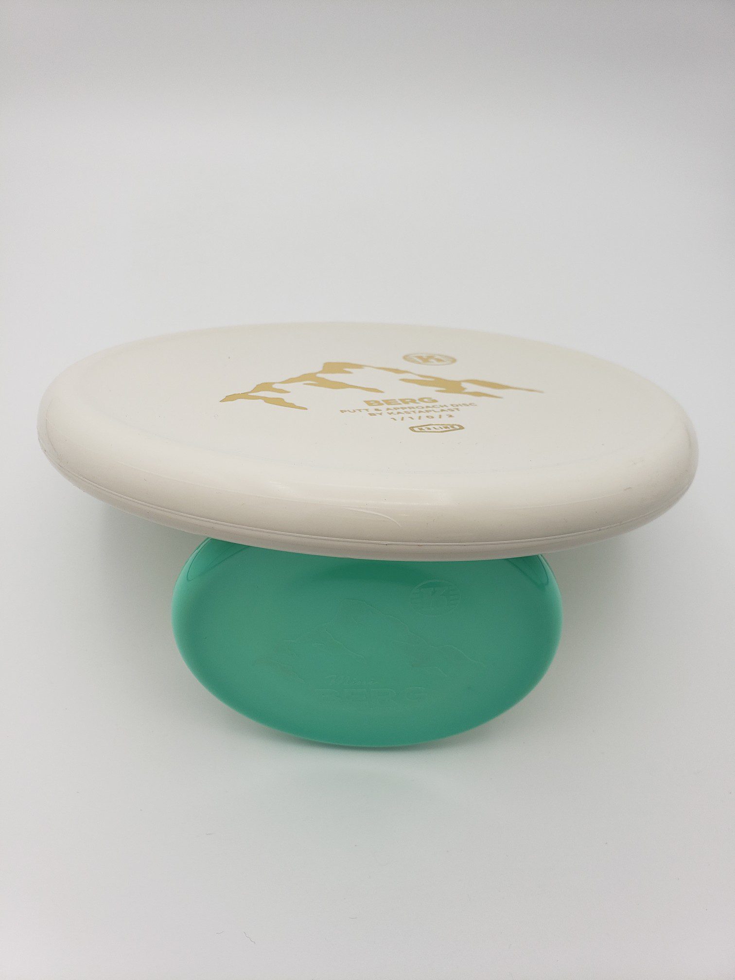 Kastaplast K3 Berg white disc golf disc back view