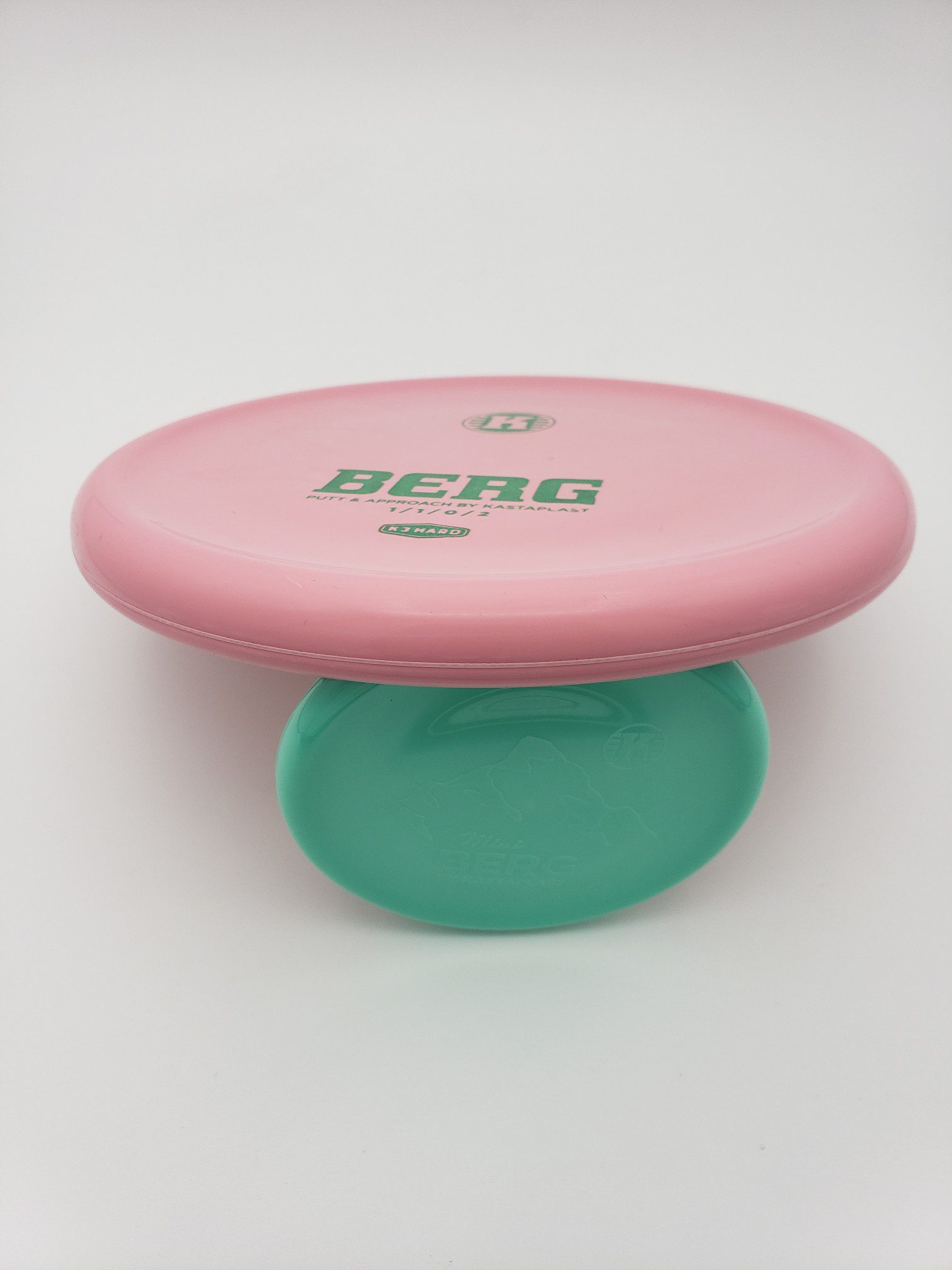 Kastaplast K3 Hard Berg pink disc golf disc back view