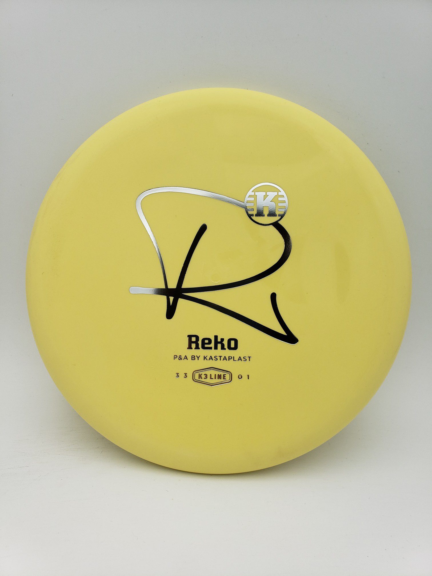 Kastaplast K3 Reko buttermilk disc golf disc front view