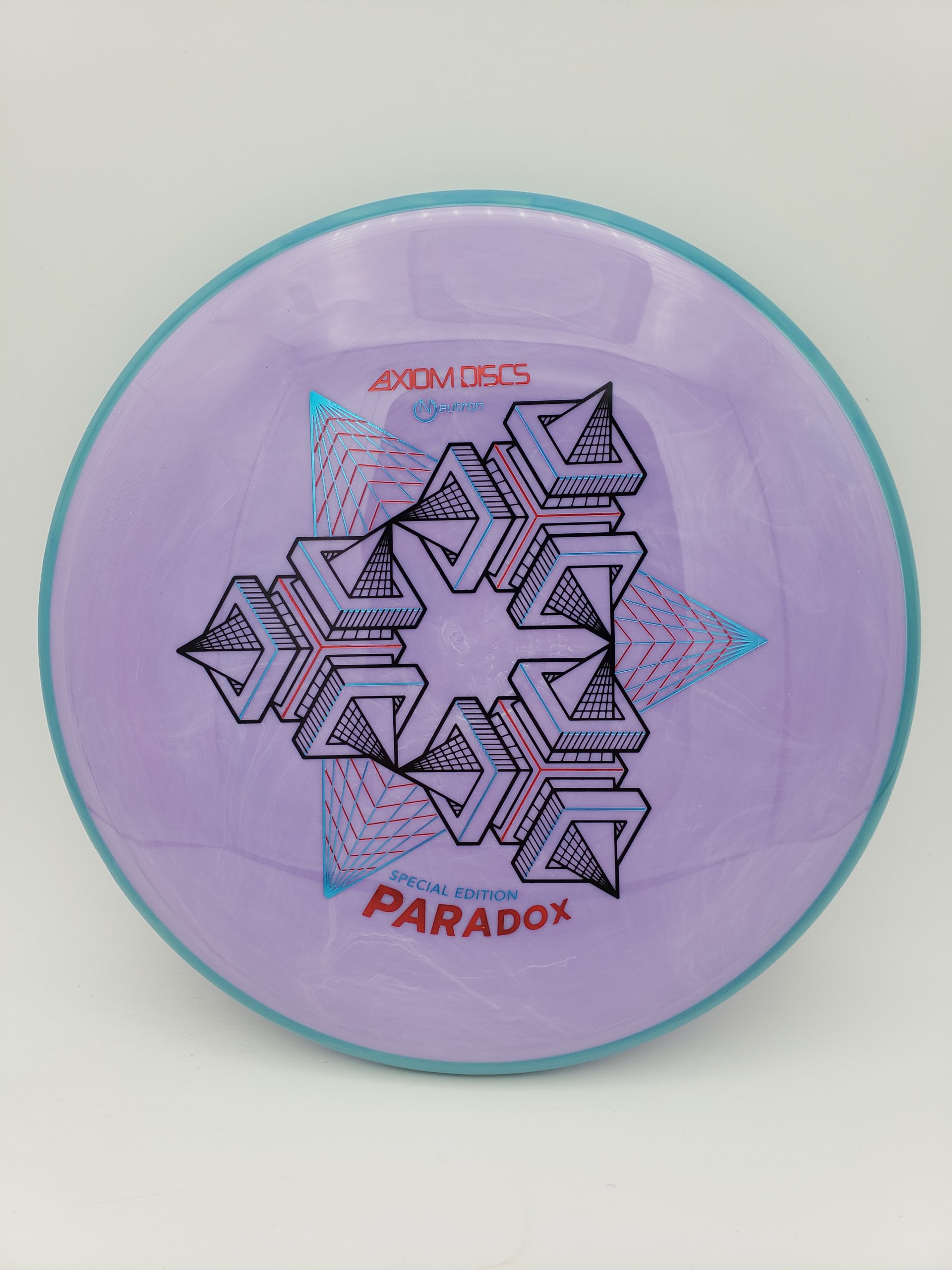 Axiom SE Neutron Paradox 177-179g disc golf disc front view