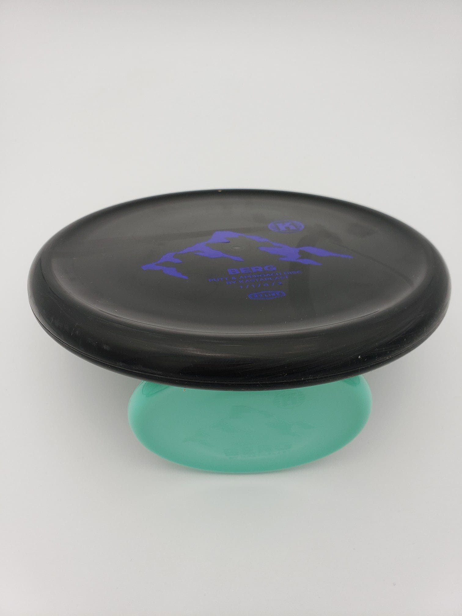 Kastaplast K3 Berg black disc golf disc back view