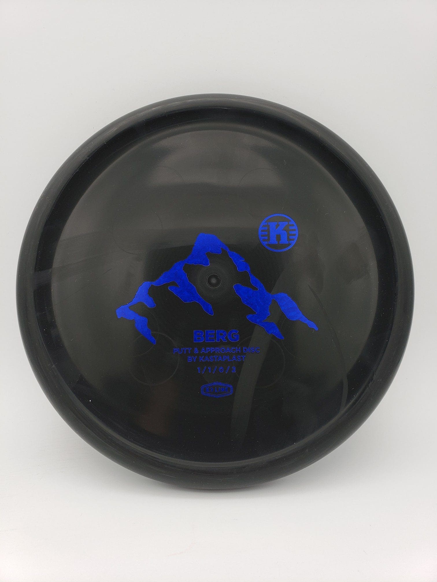 Kastaplast K3 Berg black disc golf disc front view