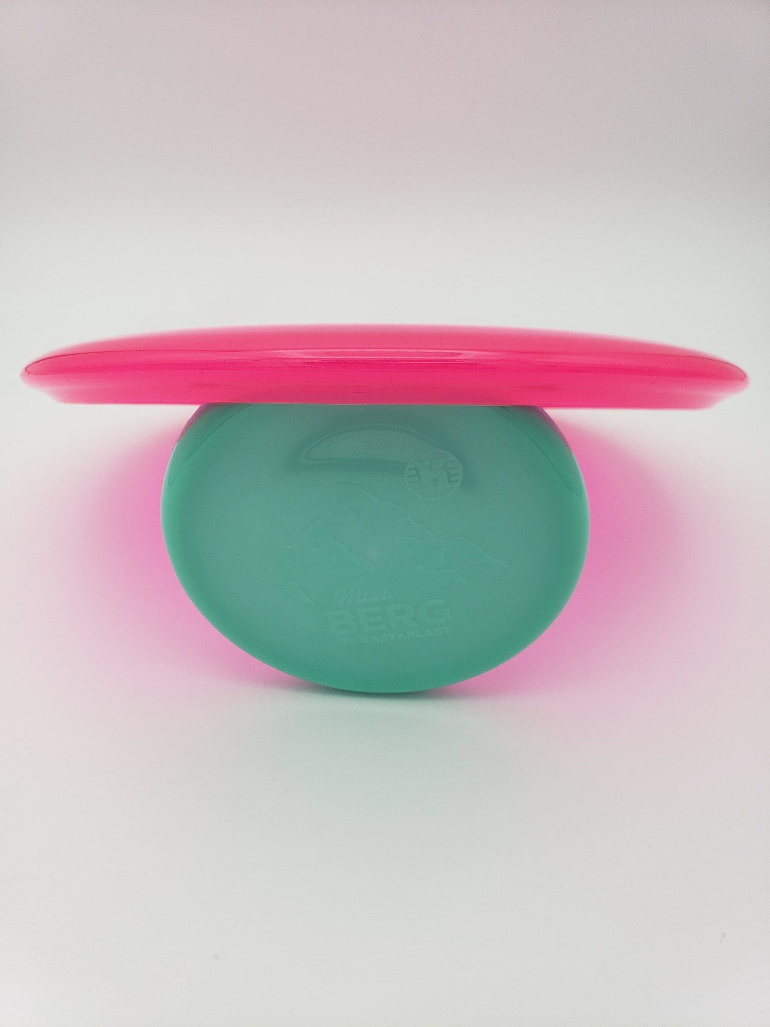 Kastaplast K1 Svea hot pink disc golf disc back view