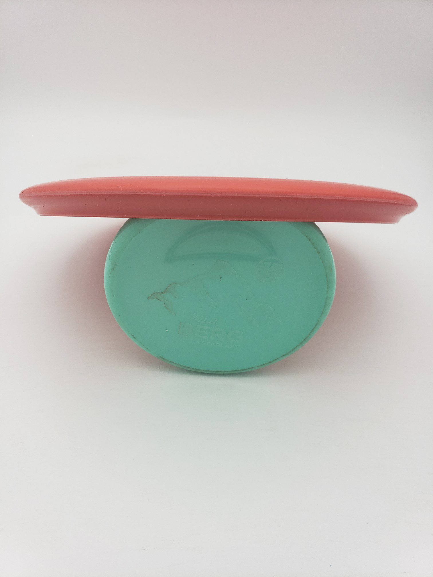 Kastaplast K3 Gte red disc golf disc back view