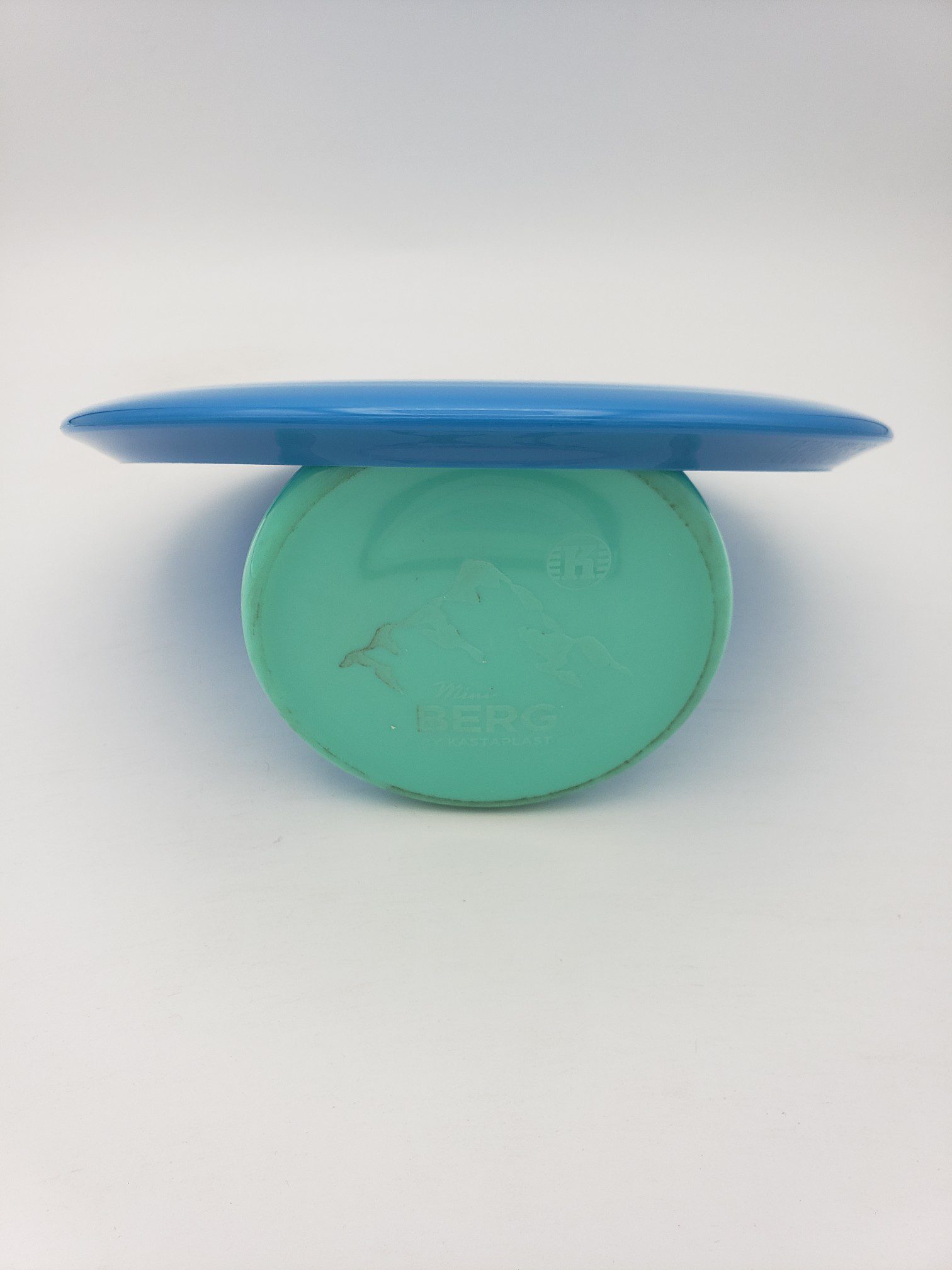 Kastaplast K1 Kaxe Z blue Copy disc golf disc back view