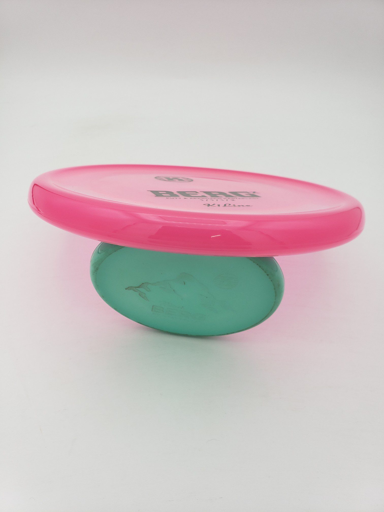 Kastaplast K1 Berg X hot pink disc golf disc back view